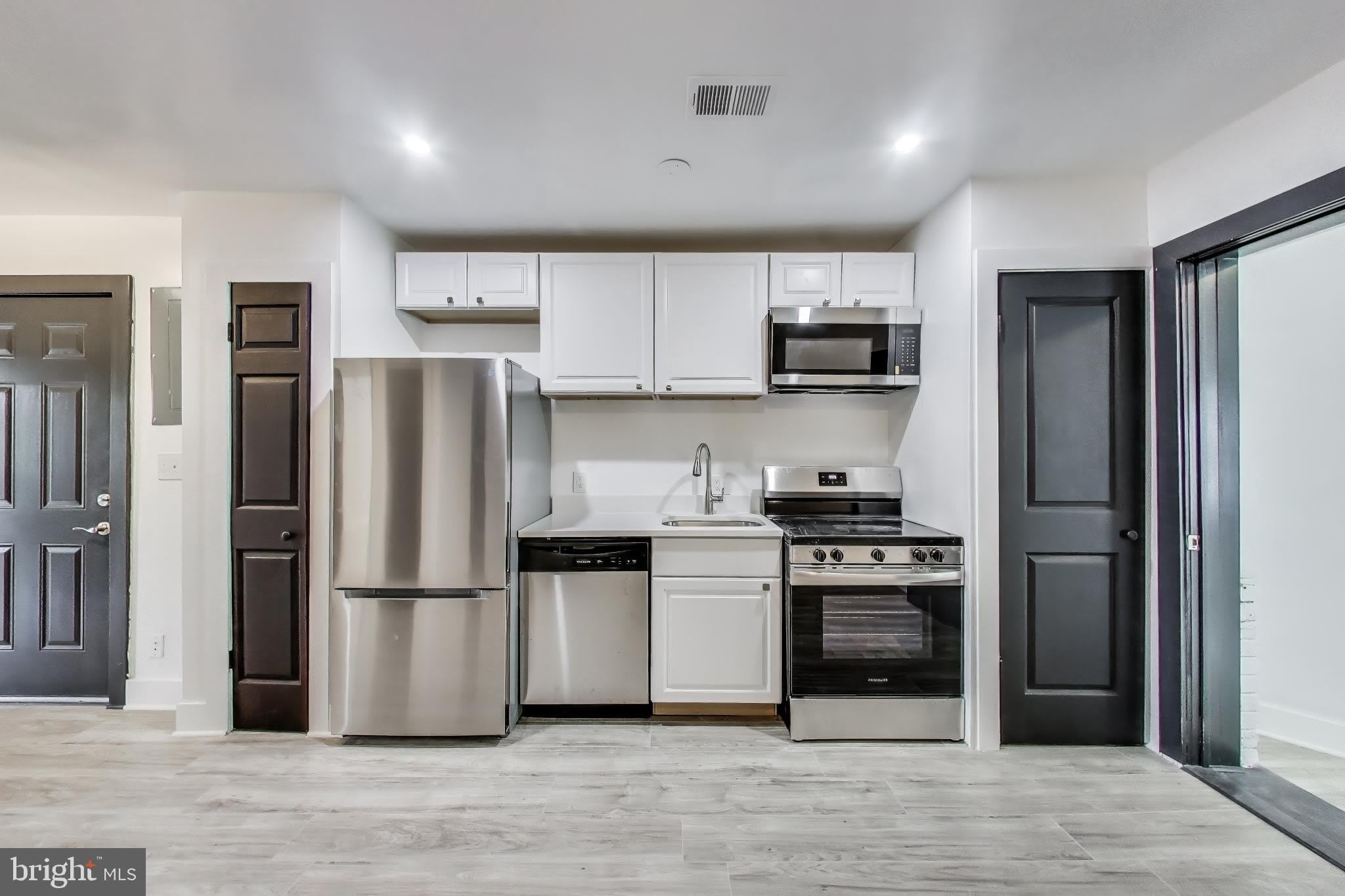 3918 10TH Street NE – photo 4