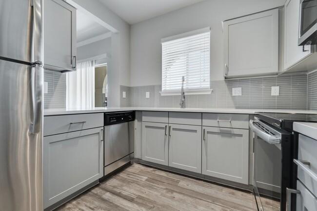 4226 SE Military Dr – photo 2