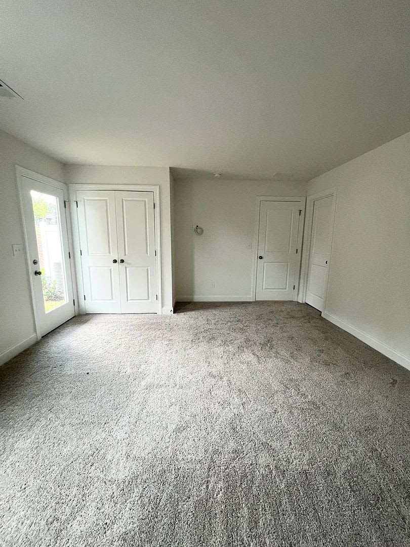 Room in 4 Bedroom Home at Walnut Hill Rd NW – photo 3
