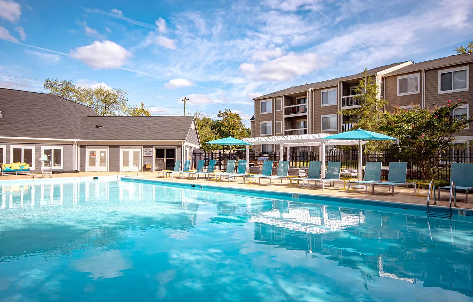 Woodside Apartments – photo 1