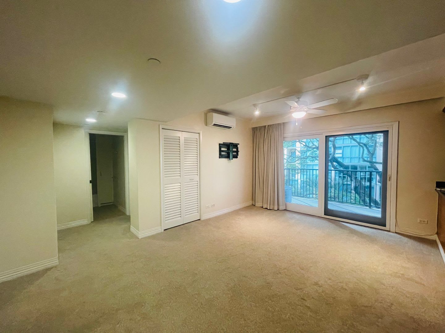 Rarely Available 1 Bedroom 1 Bath Condo In 21 Craigside – photo 3