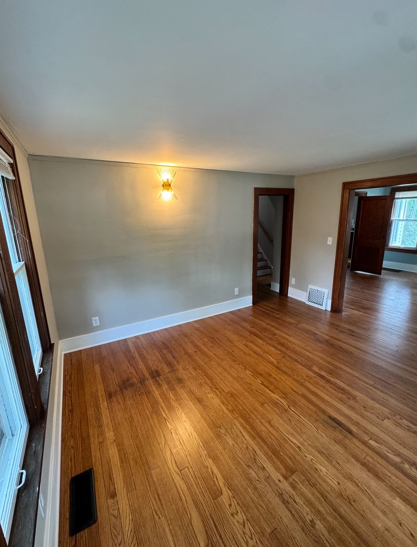 Spacious 4-Bedroom Home with 2 Kitchens – photo 4