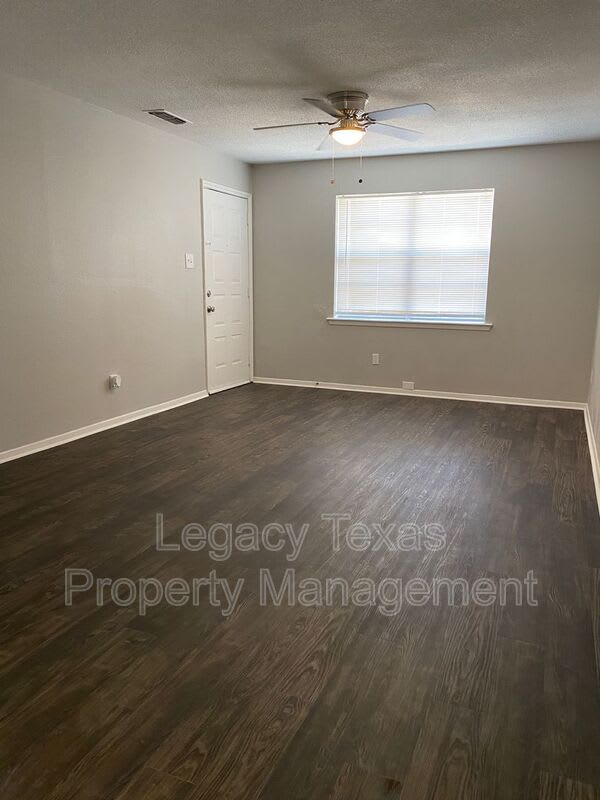1302 Berry Dr – photo 5