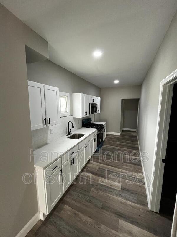 242 N Broadway – photo 4