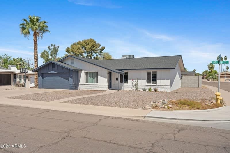 1664 E DEL RIO Drive – photo 1