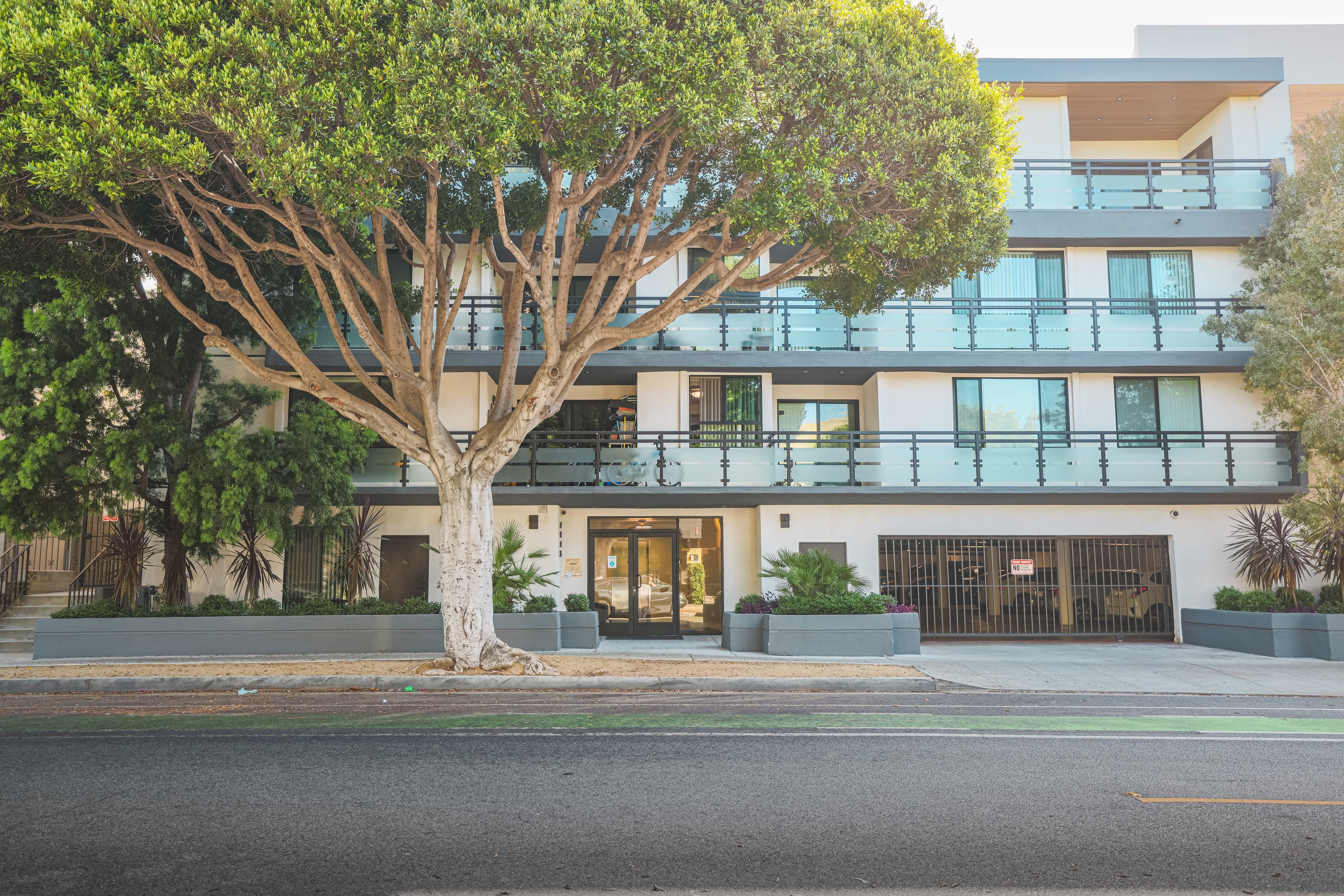 1115 SM Apartments – photo 3