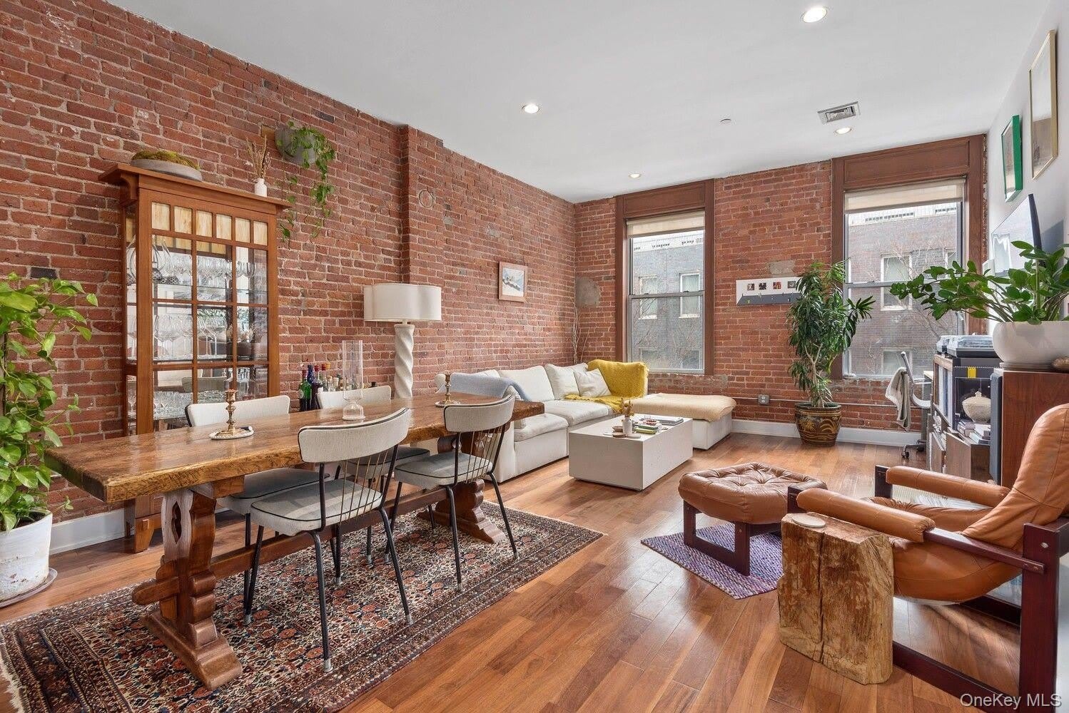 66 N 1ST Street – photo 1