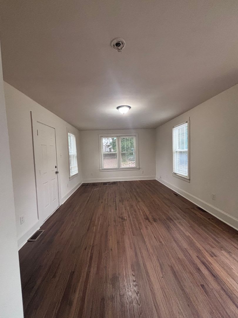 Discover This Three Bedroom One Bath Single Family Home In East Charlotte 500 Off The First Full Month – photo 5