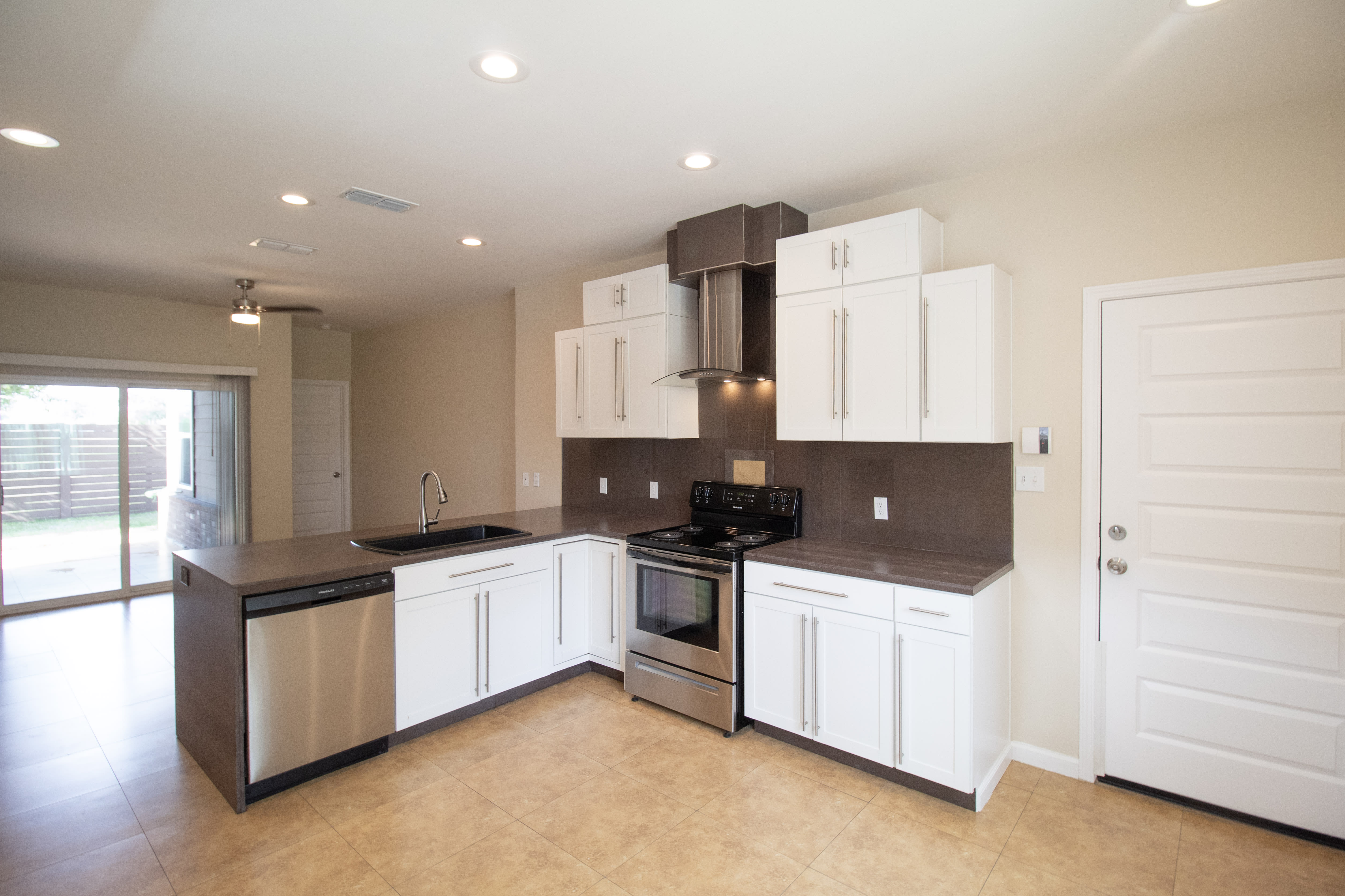 1000 East Daffodil Avenue – photo 3