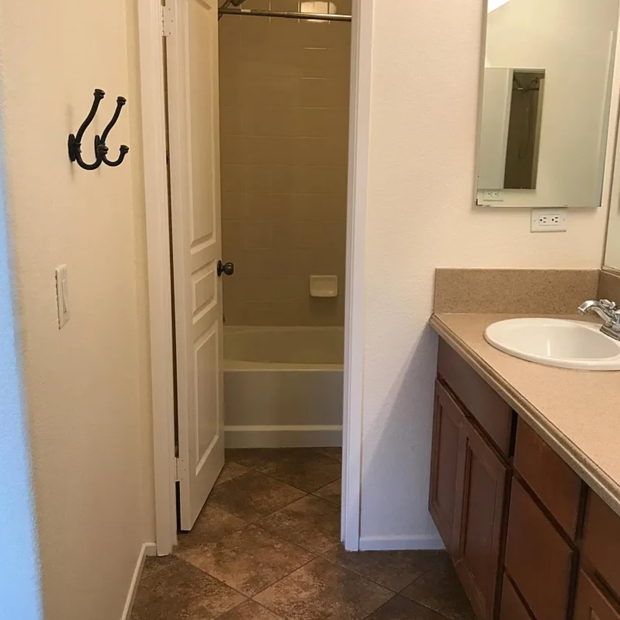 564 Almond Road – photo 4