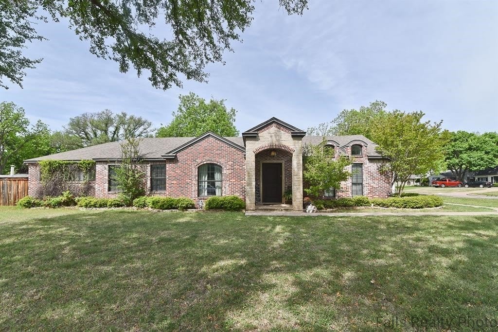 2700 Taft Boulevard – photo 1