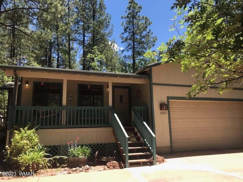 1707 E Woodchuck Lane – photo 2