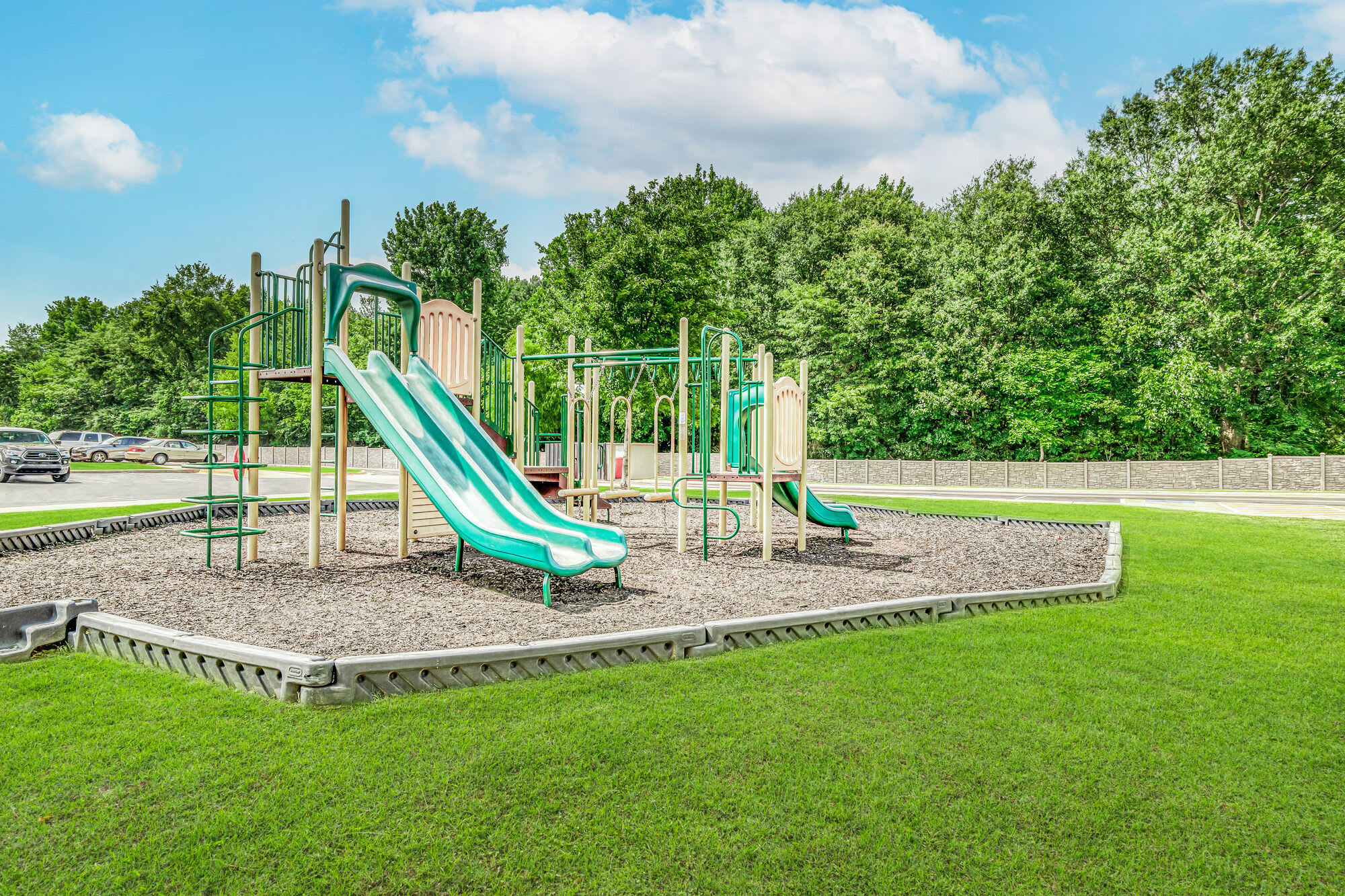 Willow Creek Apartments – photo 4