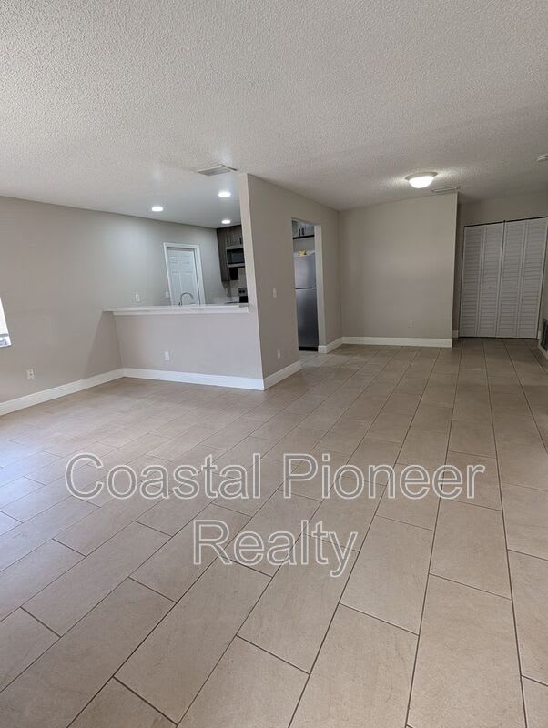5811 4th St E – photo 4