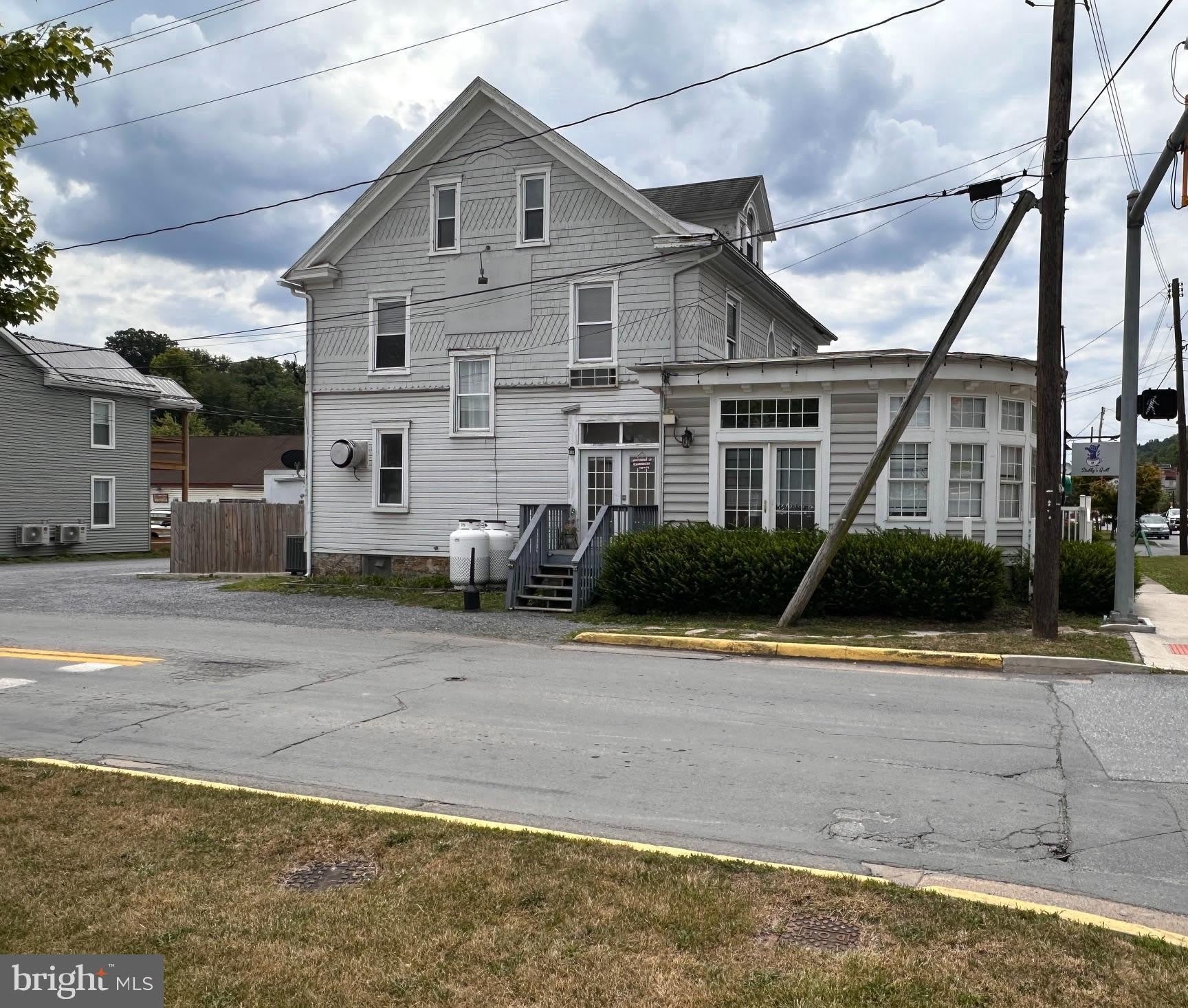 174 N WASHINGTON Street – photo 2