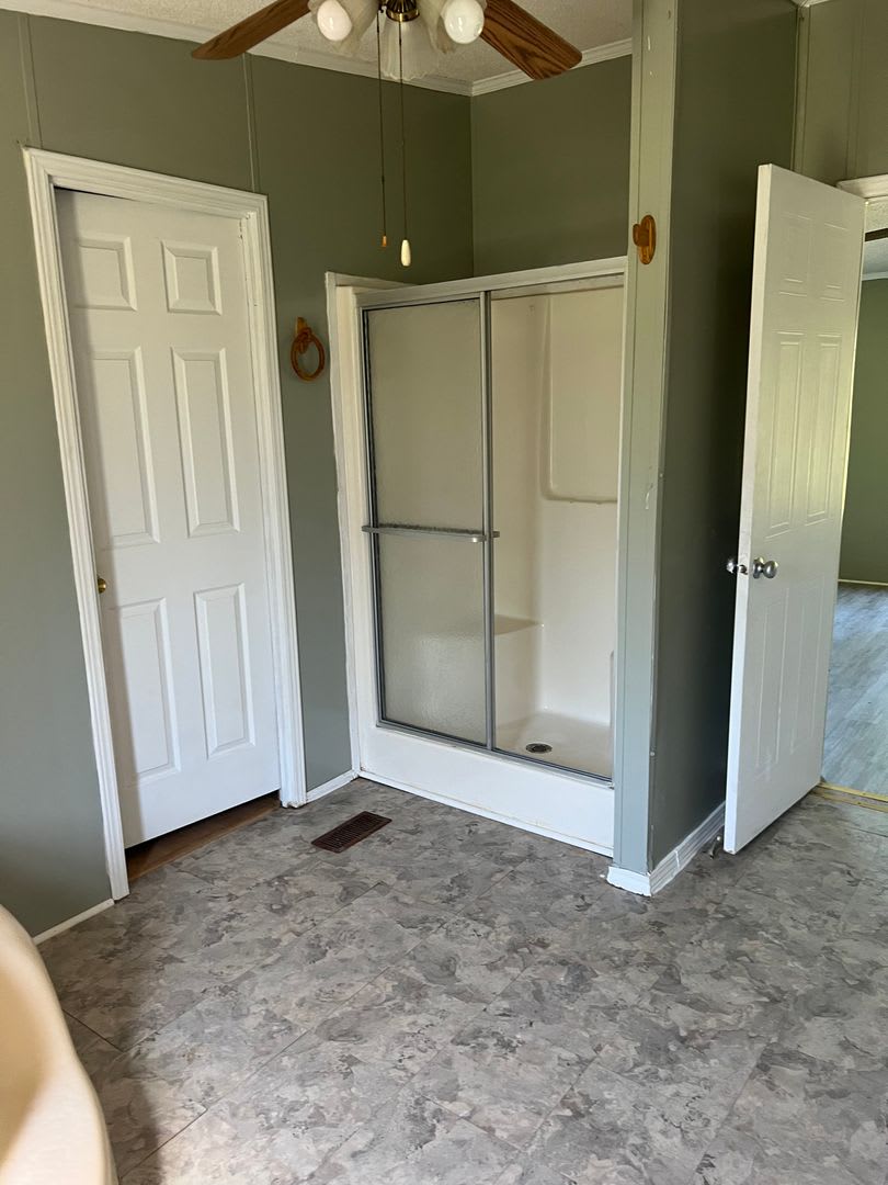 Nice 3 Bedroom 2 Bath Available Now! Schedule your tour and Apply today! – photo 5