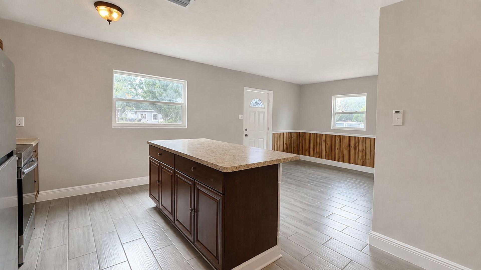Updated 3 Bedroom Home with Bonus Florida Room, Workshop & Fenced Yard – photo 4
