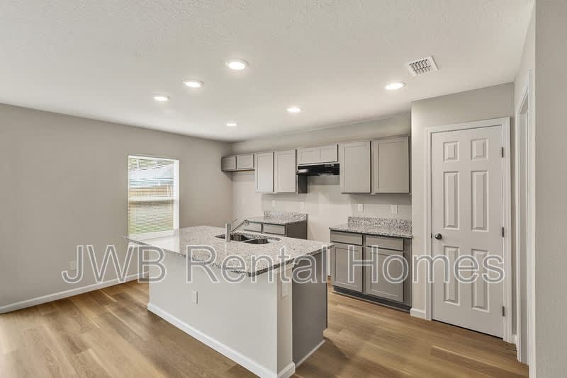 9218 8th Ave – photo 2