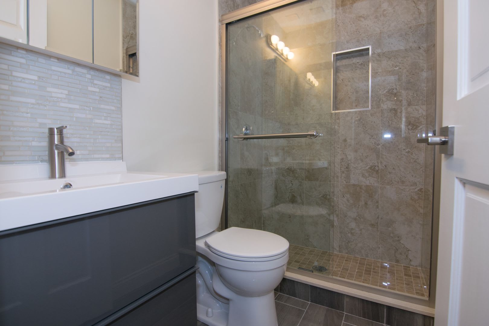 Nicely renovated 3 bed unit in Brookline – photo 4