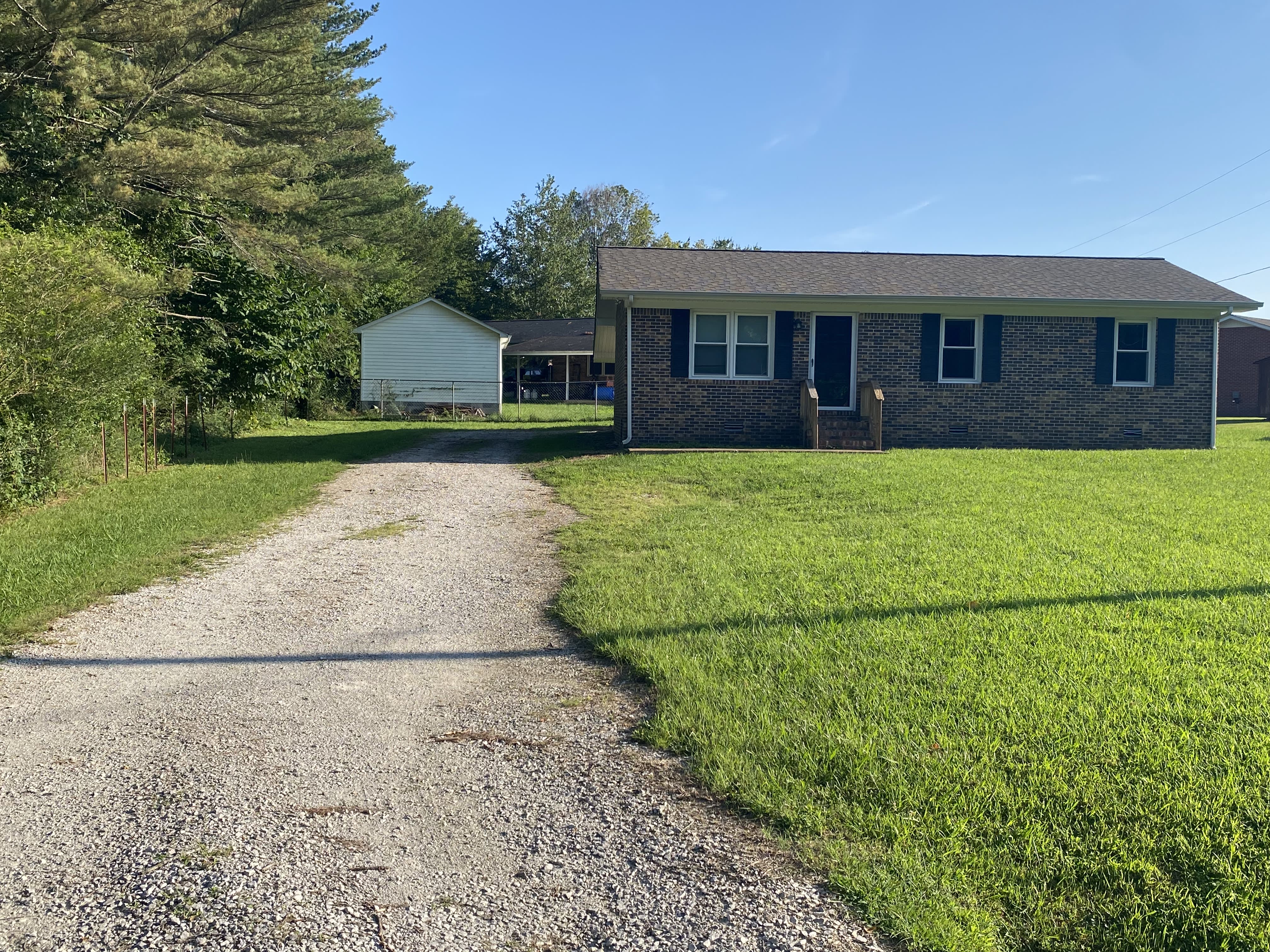 240 Lakeview Dr – photo 3
