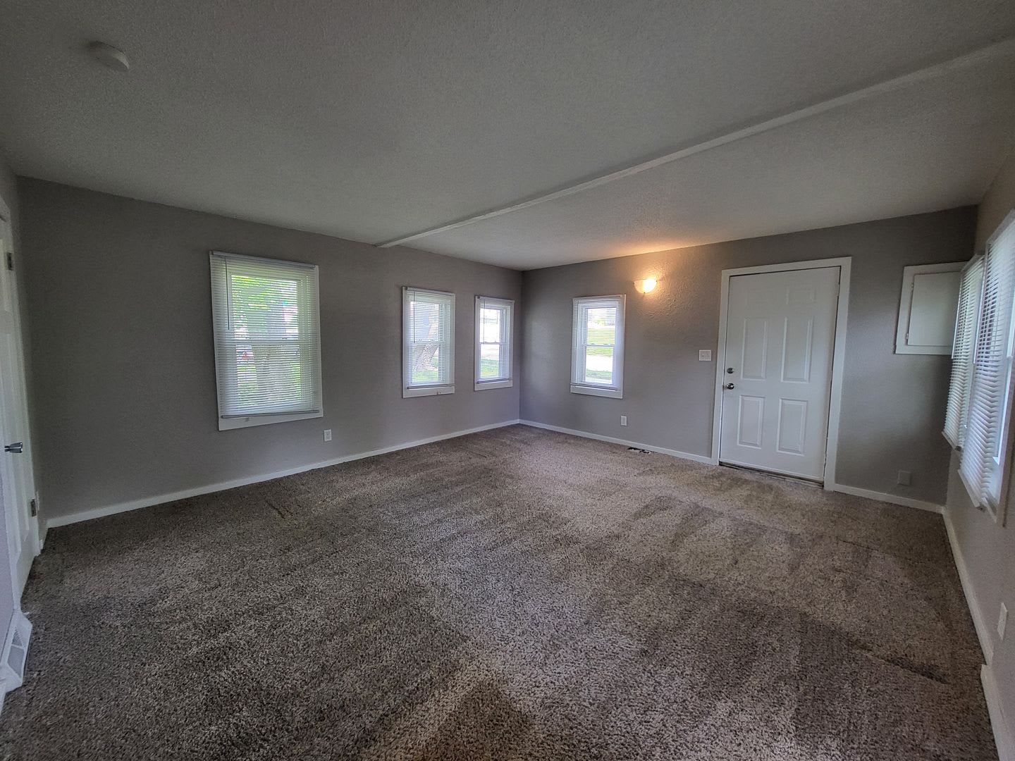 1 Bedroom home with garage! – photo 3