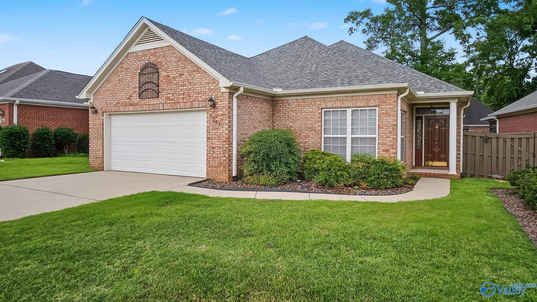141 Canterbury Drive – photo 1