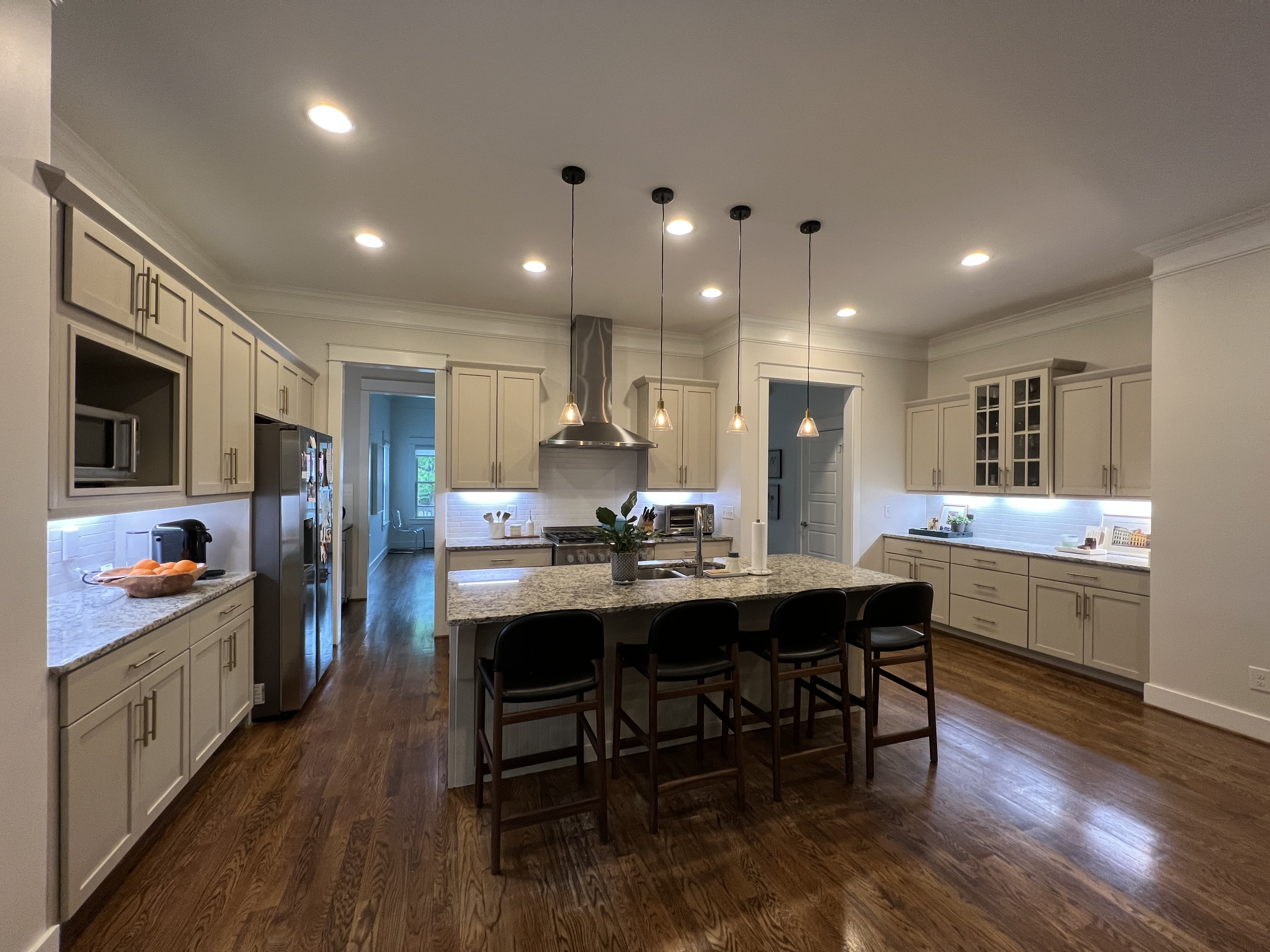 2526 Ashwood Avenue – photo 2