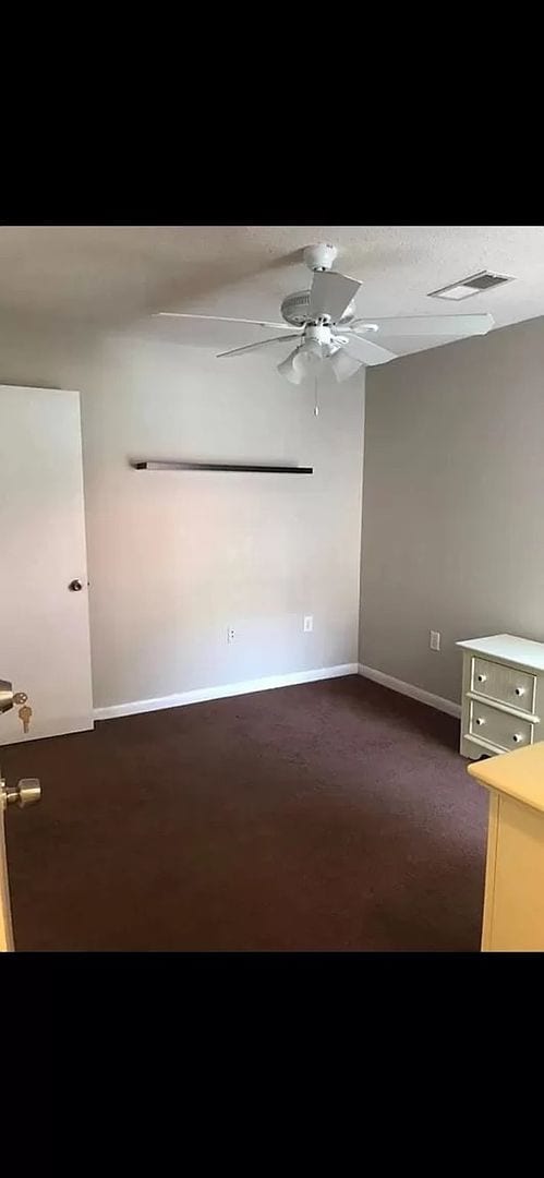 Room in 4 Bedroom Home at University Ct – photo 4