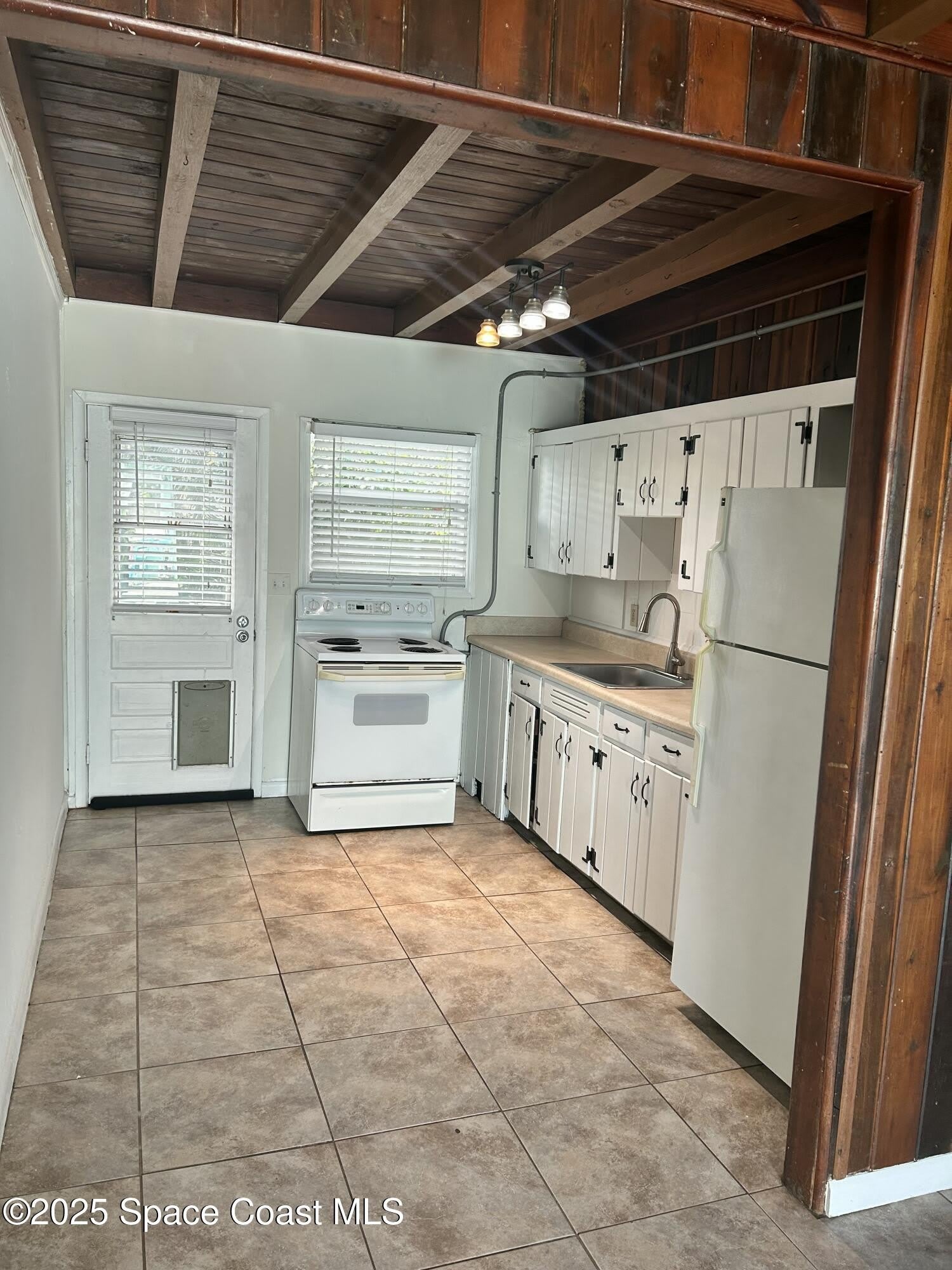 550 S Atlantic Avenue – photo 3