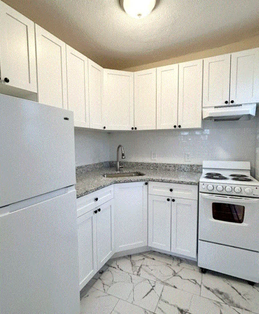 Charming 1 Bedroom-No Broker Fee – photo 3
