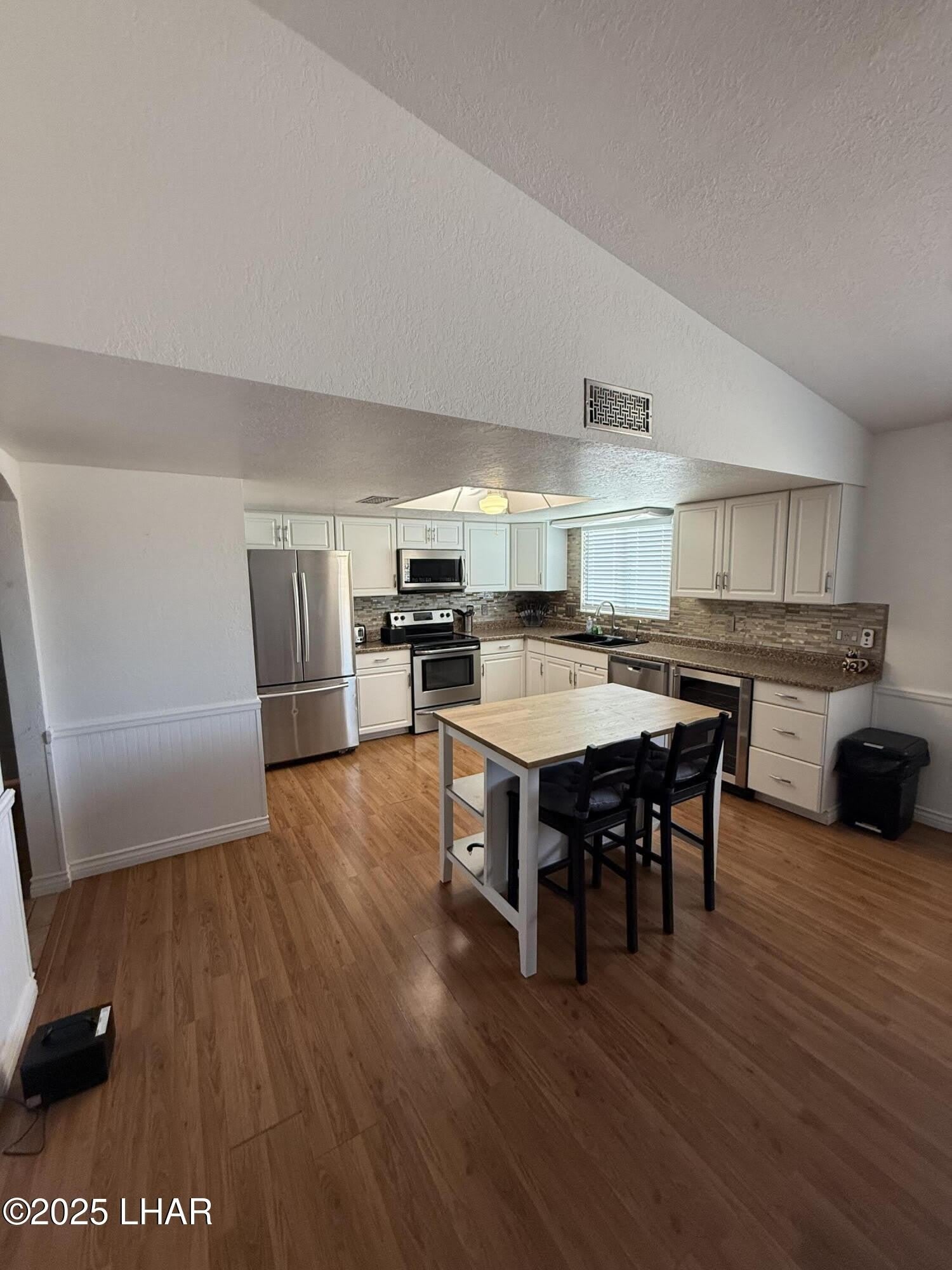 3231 Daytona Ave – photo 2