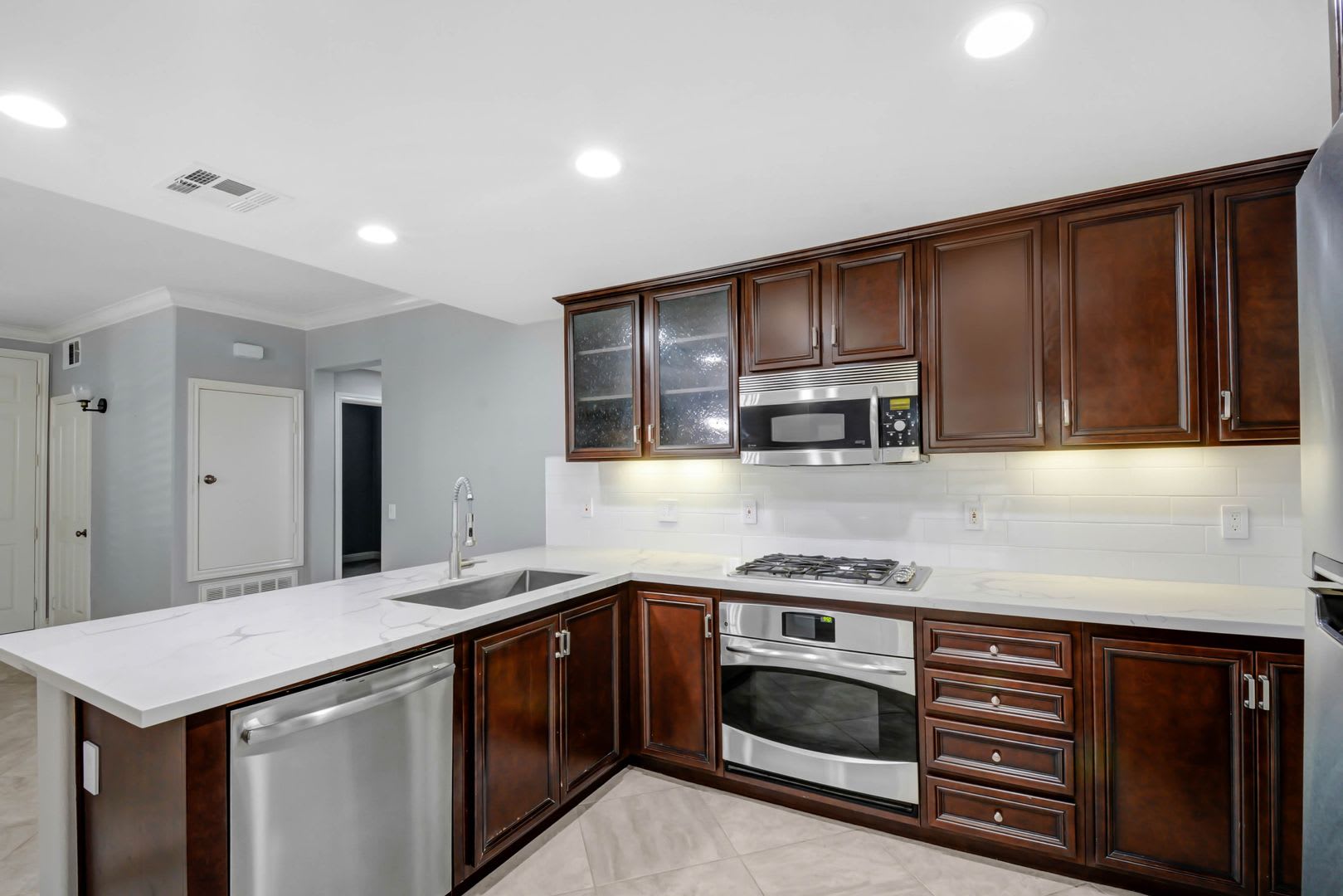 Coming Soon! Your Perfect 2 Bedroom, 2 Bathroom, Chino Hills Condominium for Lease! – photo 3