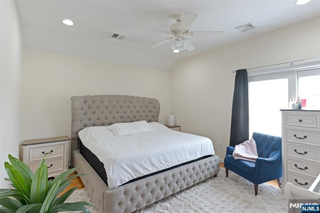 260 Custer Avenue – photo 3