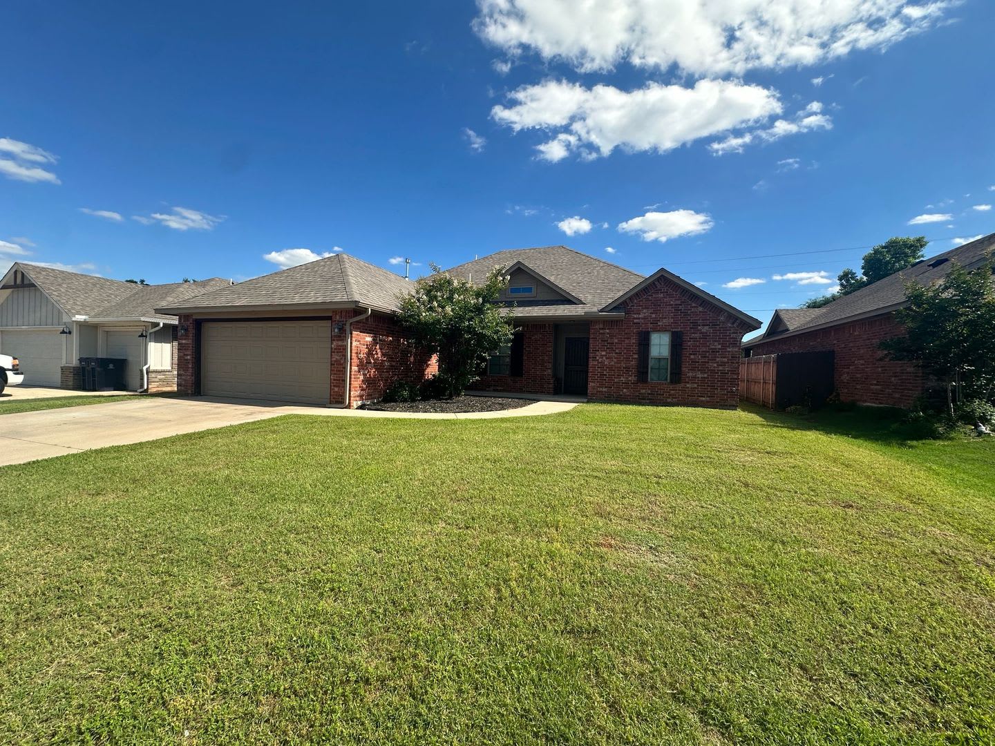 4 Bedroom 2 Bath 2 Car Garage Yukon Mustang Schools – photo 1