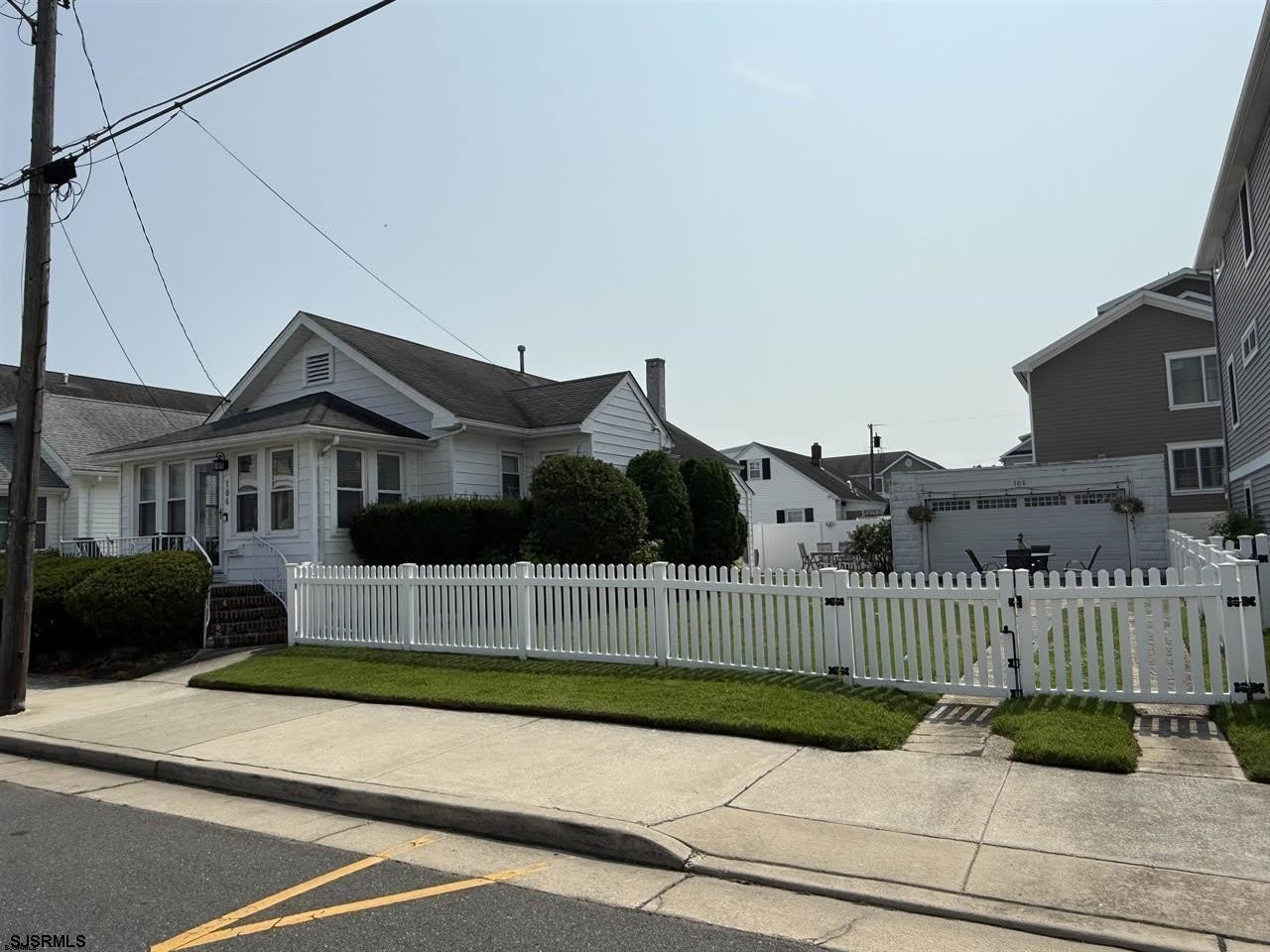 104 N 35th Ave – photo 1