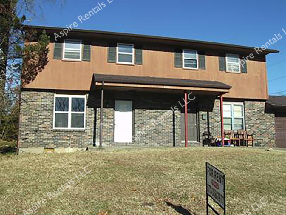 2905 N Willowbrook Rd B – photo 1