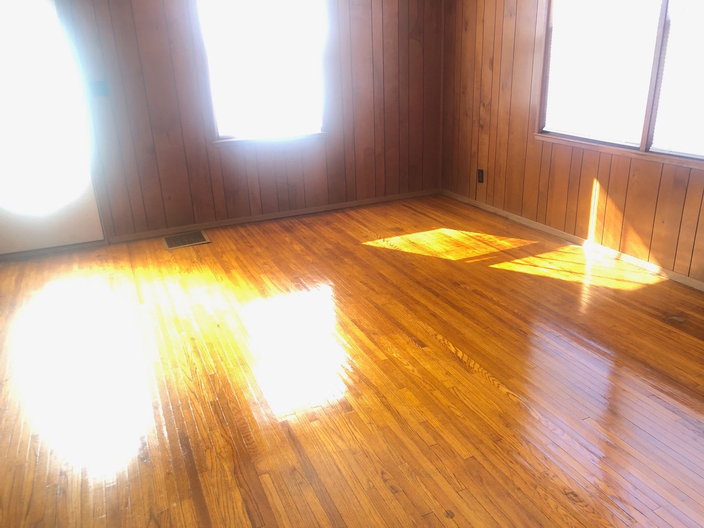 Neat 3 BR house in south Bloomington. Hardwood floors – photo 4