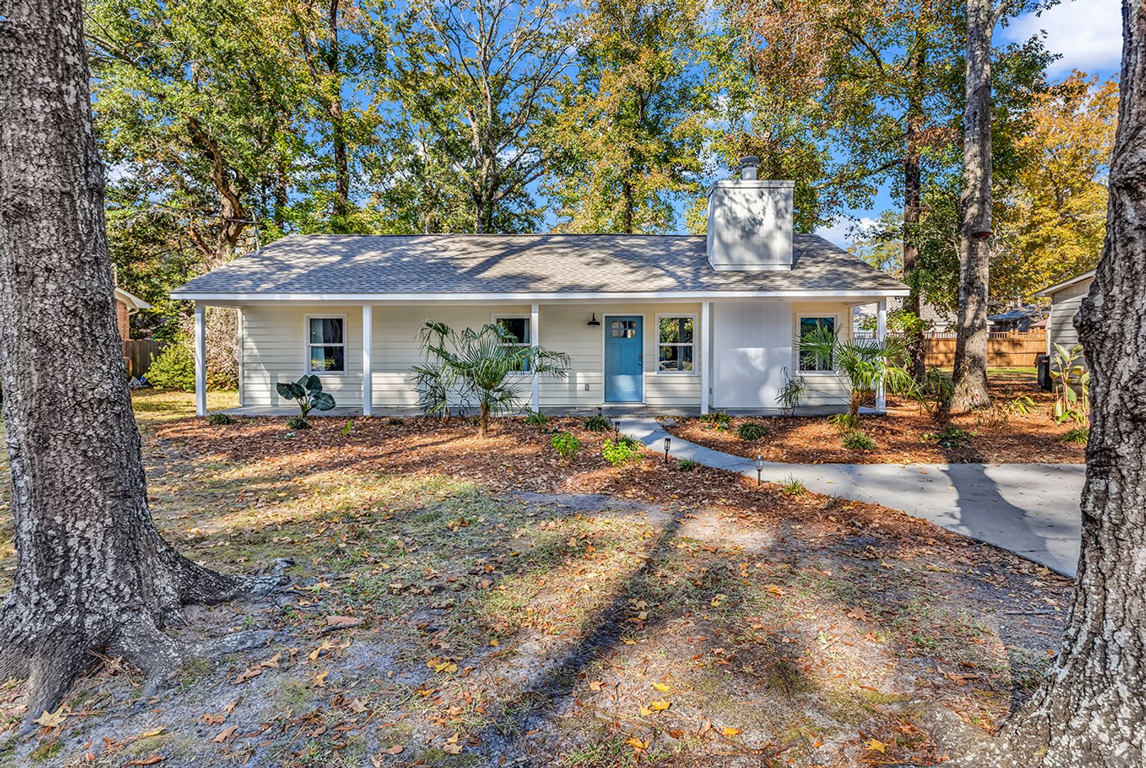 Fully upgraded, Pet-Friendly, Three Bedroom Furnished Home is Now Available in NMB! – photo 1
