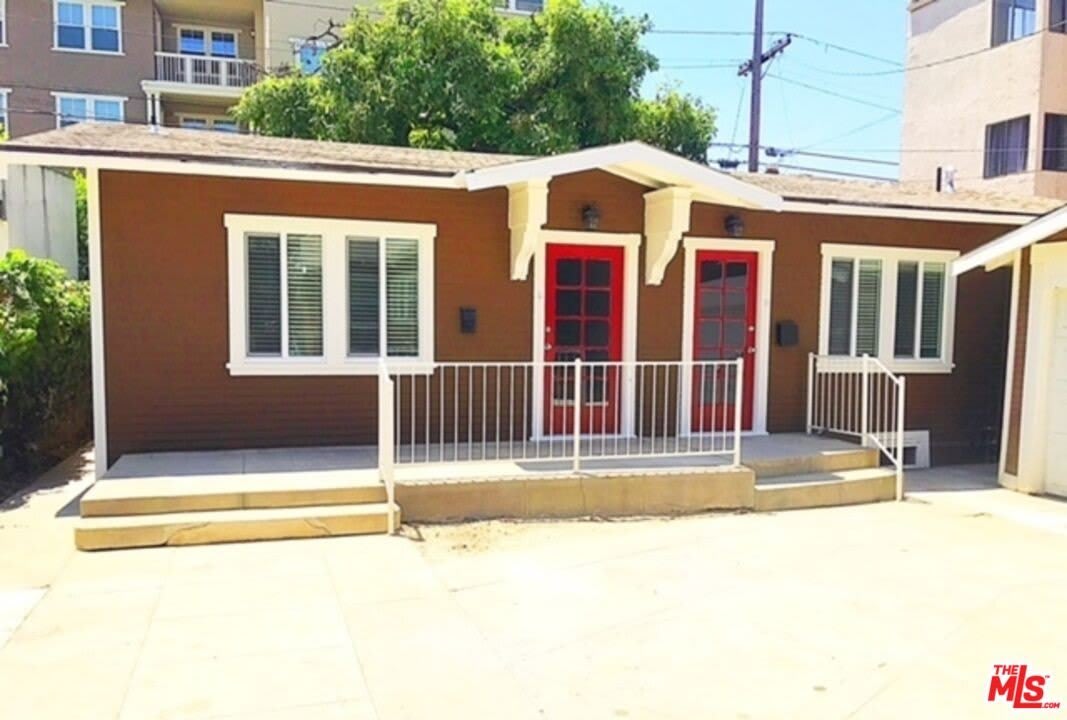 328 W CALIFORNIA Ave – photo 1