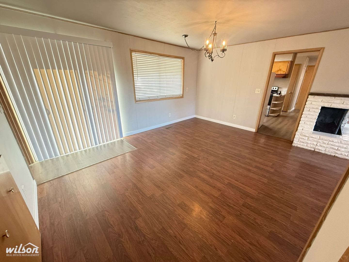 4 Bedroom 2 Bathroom Charming Home With Spacious Layout Private Yard – photo 3