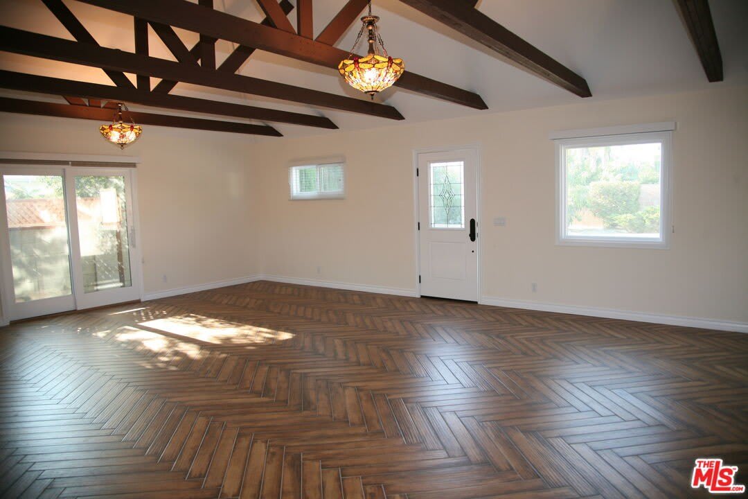6621 Nagle Ave – photo 2