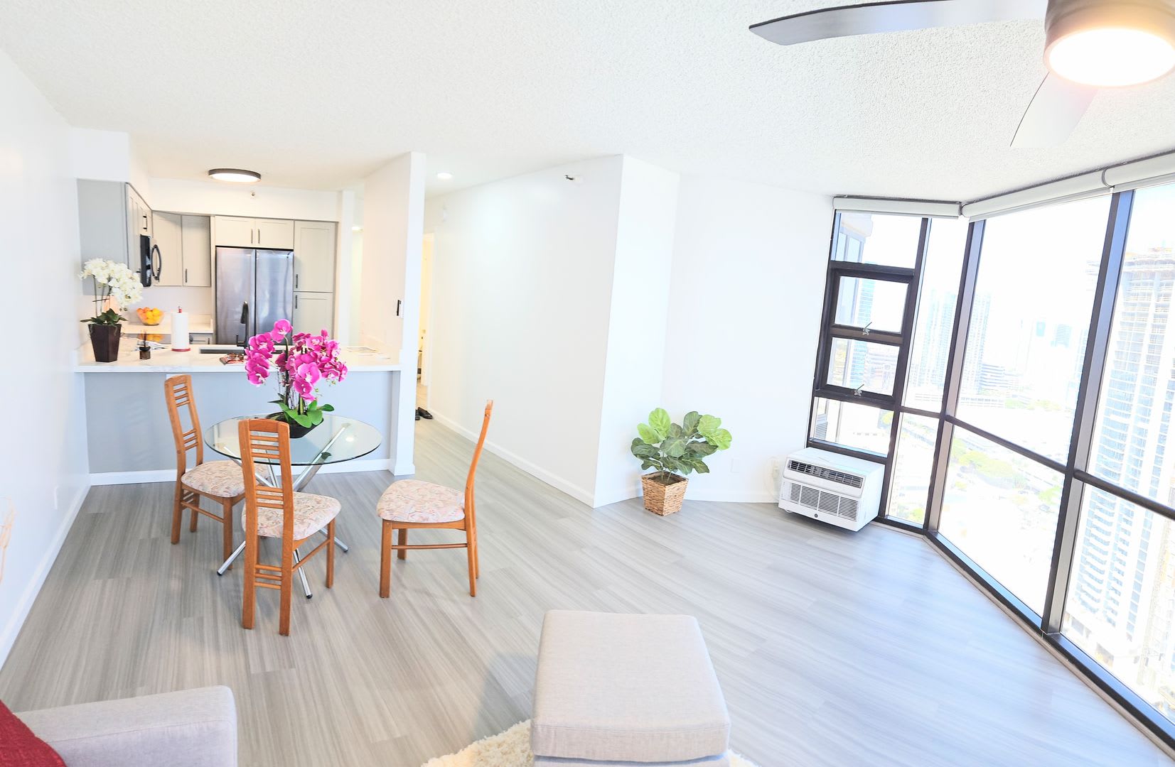 Ala Moana 1 Bedroom 1 Bathroom 2 Parking Condominium – photo 2