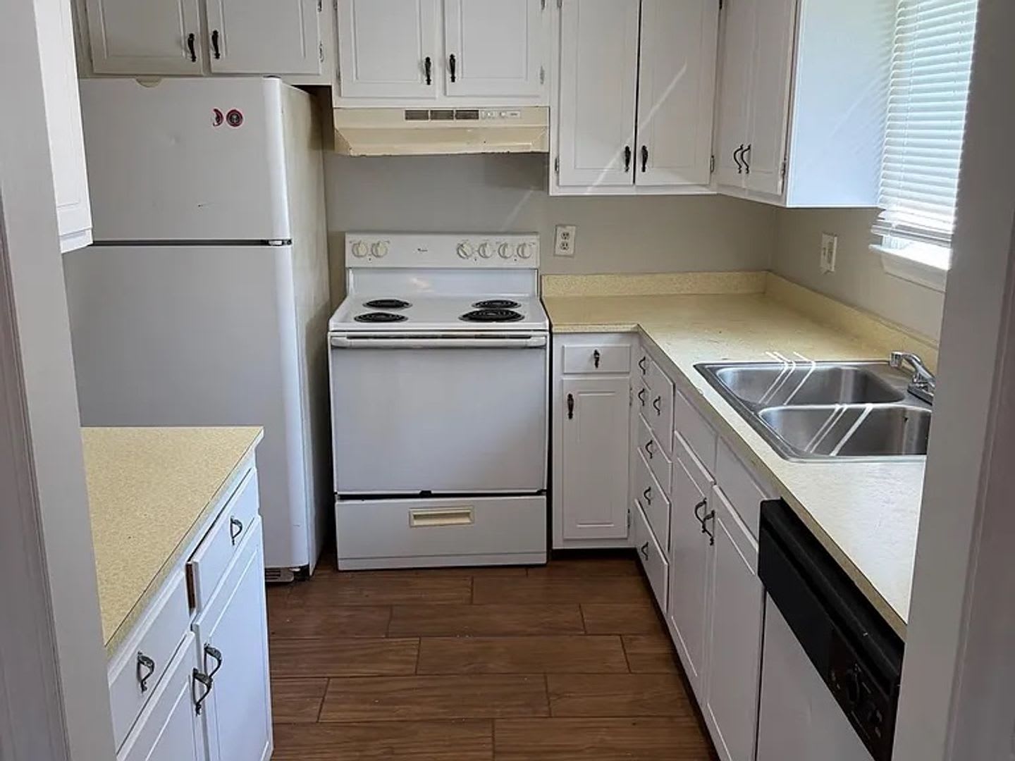Room In 3 Bedroom Home In Burlington – photo 2