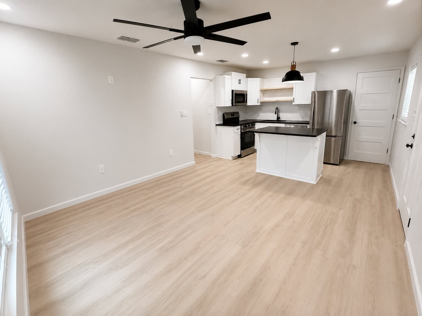 1409 North Englewood Avenue – photo 3