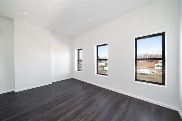258 SUYDAM AVE – photo 3