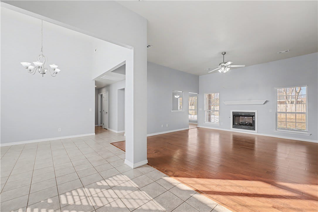 585 Lynn Drive – photo 3