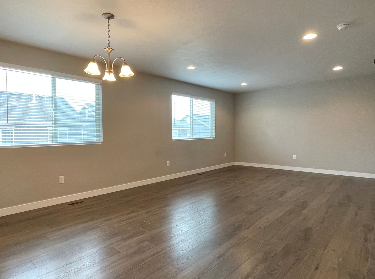 Spacious 2 Story With Finished Basement – photo 3