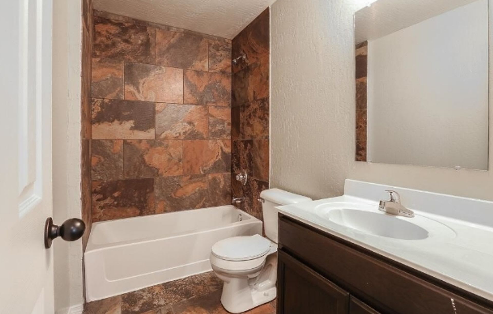 Center Way Apartments 2BDR – photo 4