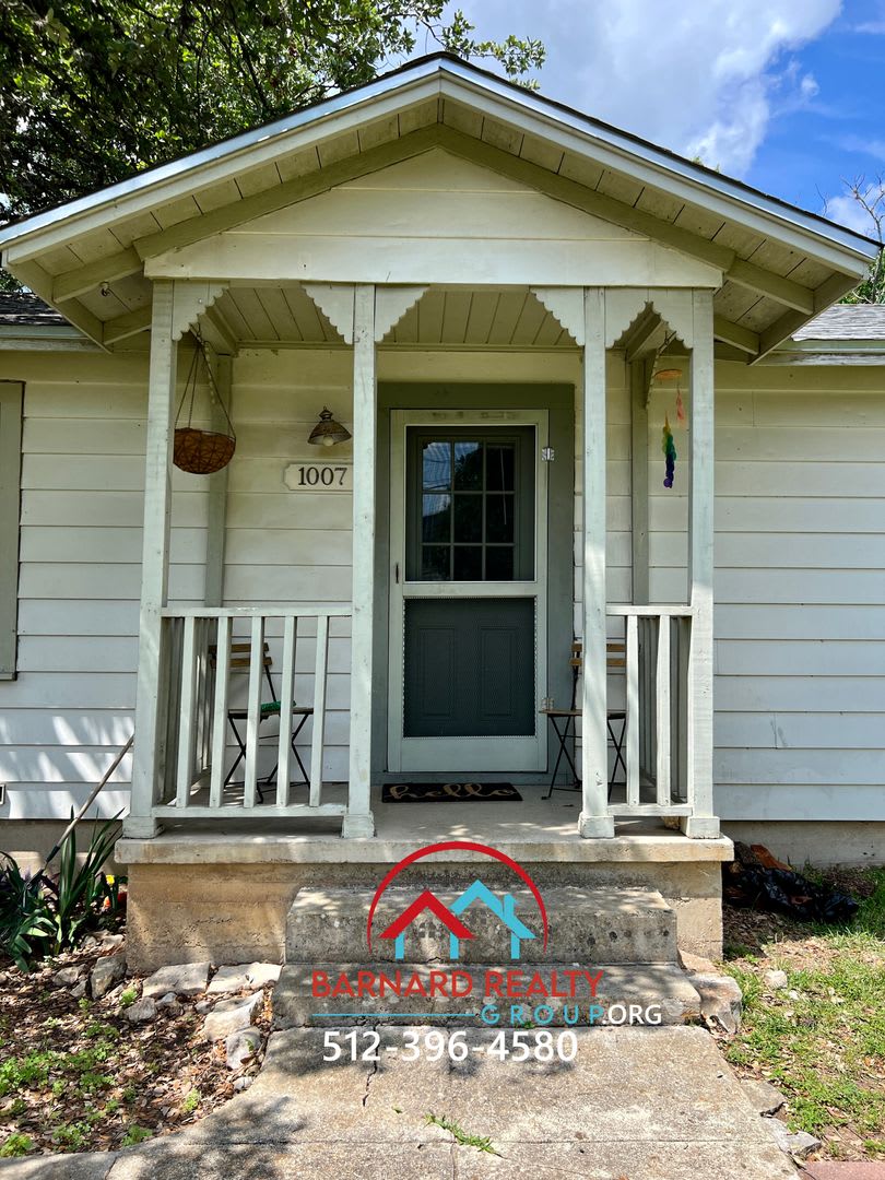 Available Now: 1950's Home Walkable to Texas State – photo 3