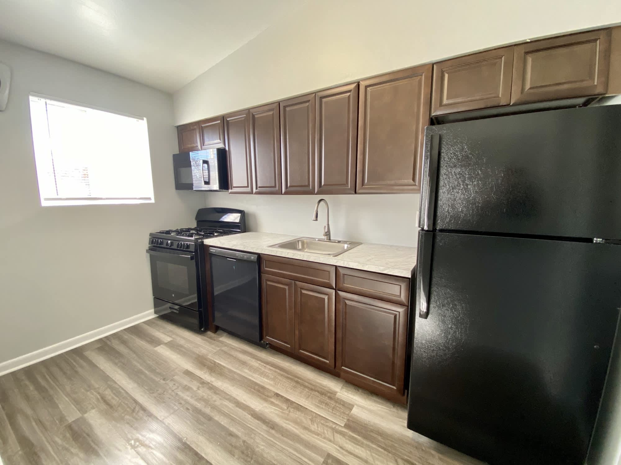 Fox Crossing Apartments – photo 1